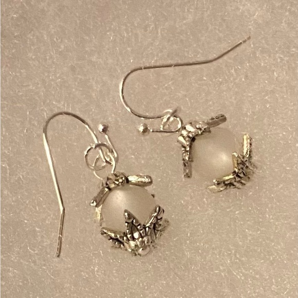 NEW #2 Cream coloured earrings - Picture 1 of 1